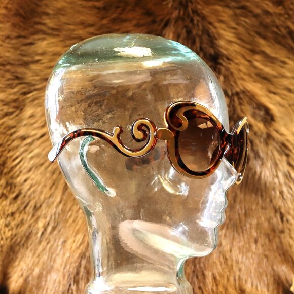 Baroque Round Swirl Sunglasses – Designer-Inspired Tortoiseshell - Picture 1 of 2